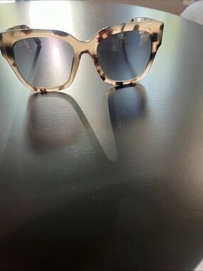 Diff Eyewear Bella II Tortoiseshell Cat-Eye Sunglasses with Gray Lenses